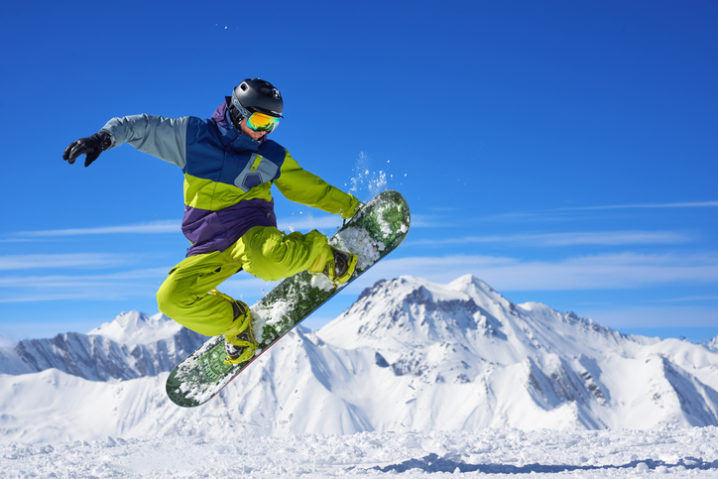 メンズのスノボウェアで人気なのは 選び方もご紹介 スキー スノーボード情報メディア Grab グラブ