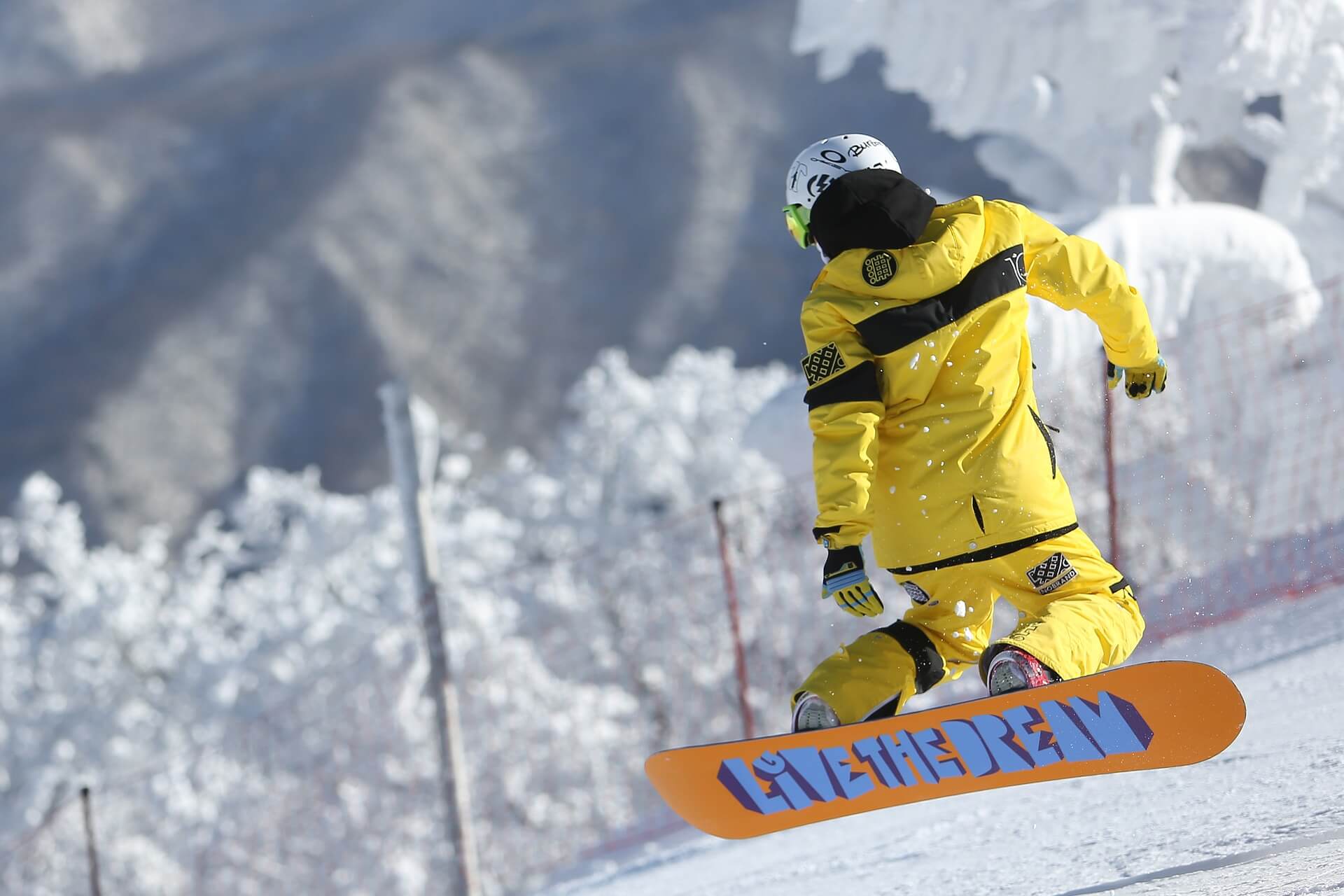 スノボインナーの選び方 防寒対策からおしゃれまでオススメを紹介 スキー スノーボード情報メディア Grab グラブ