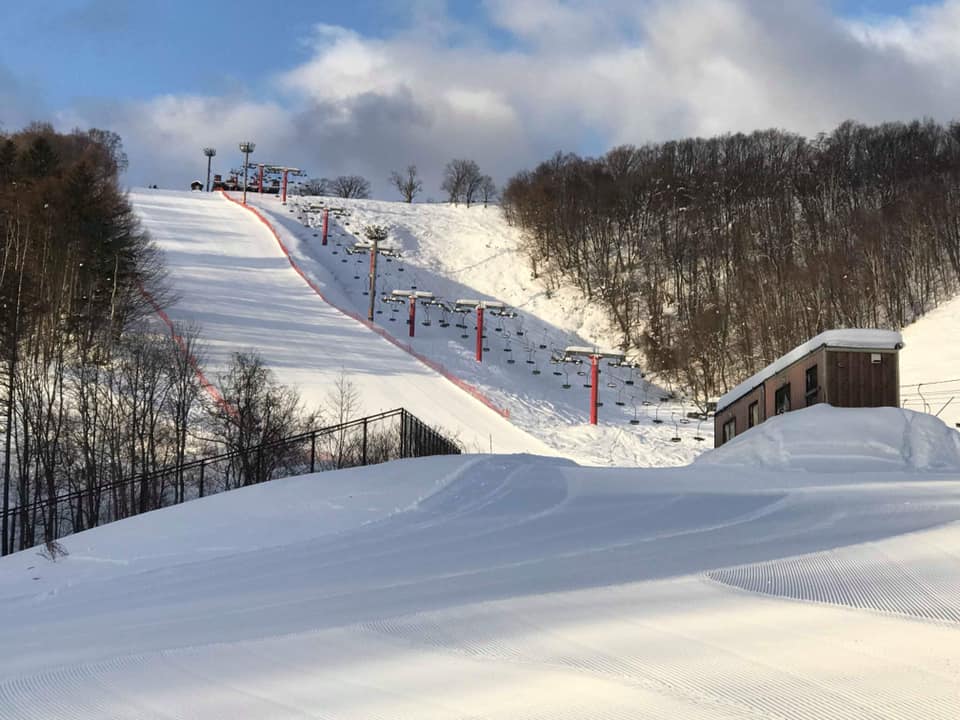 天気を確認して朝里川温泉スキー場のバーンをファミリーで楽しもう スキー スノーボード情報メディア Grab グラブ