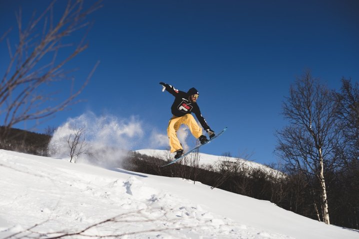 必見 スノボ初心者がかっこよく滑るためのステップアップ技 スキー スノーボード情報メディア Grab グラブ