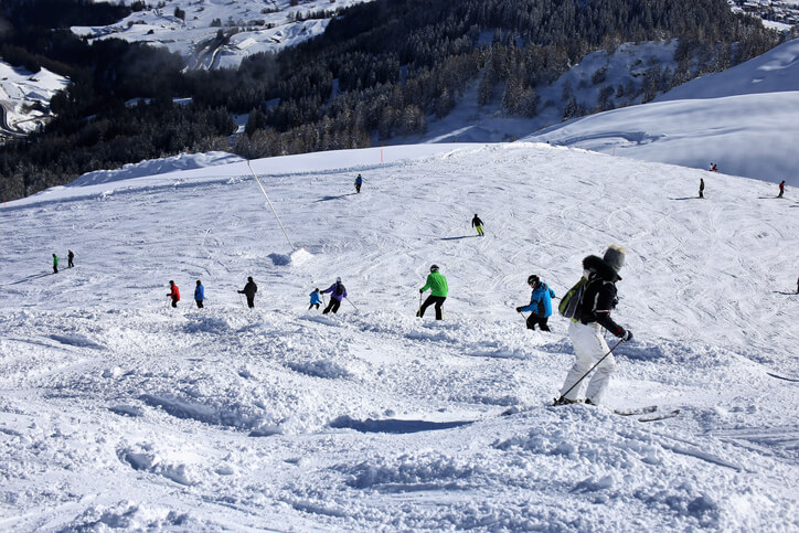 万場スキー場はファミリーに最適！コースや施設情報を紹介 - Xadventure